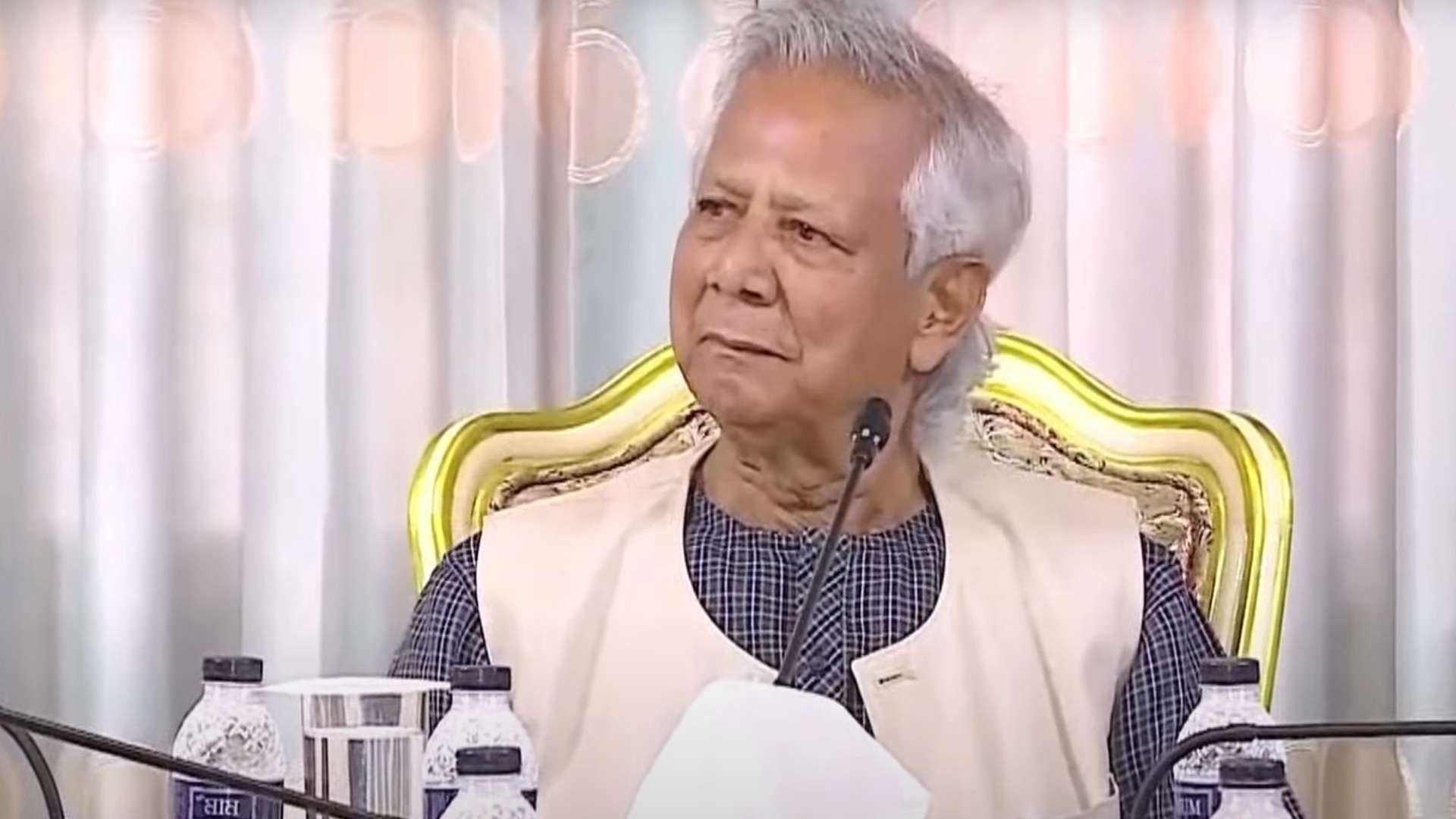 লন্ডন পৌঁছেছেন প্রধান উপদেষ্টা