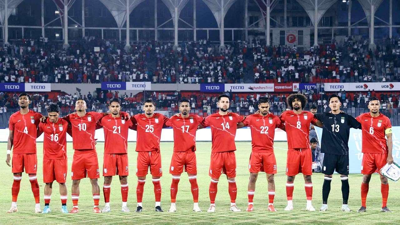 বাংলাদেশ-সিঙ্গাপুর ম্যাচ শুরু অভিষেক সামিত সোমের, শুরুর একাদশে নেই জামাল