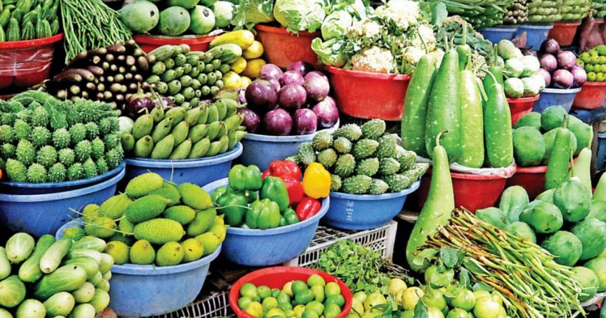 সবজির দাম কিছুটা কম, বাজারে নেই ক্রেতা