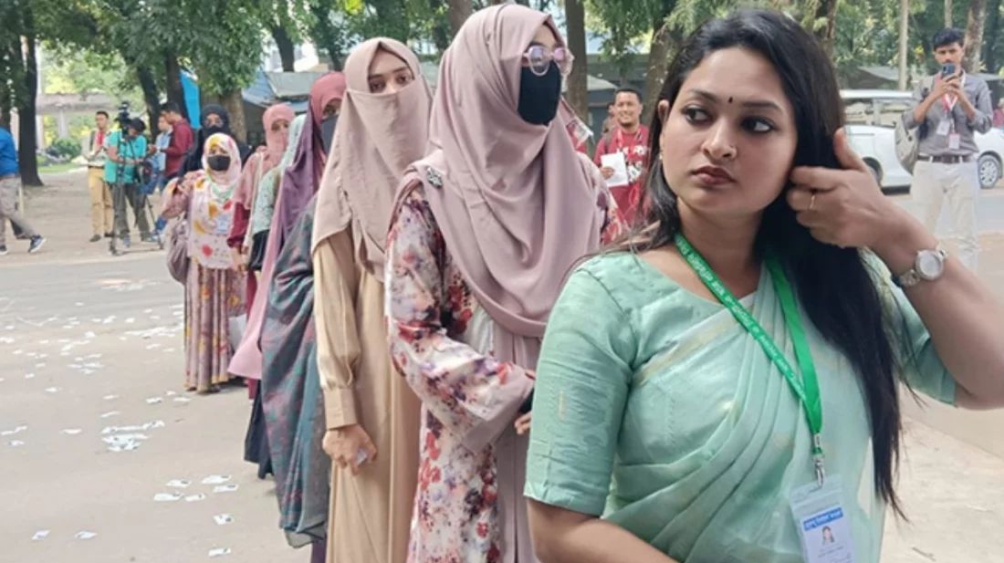 রাকসুতে উৎসবমুখর পরিবেশে ভোটগ্রহণ শুরু