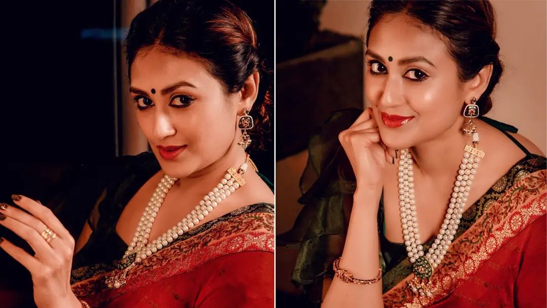 শাড়িতে স্নিগ্ধতা ছড়ালেন কুসুম শিকদার
