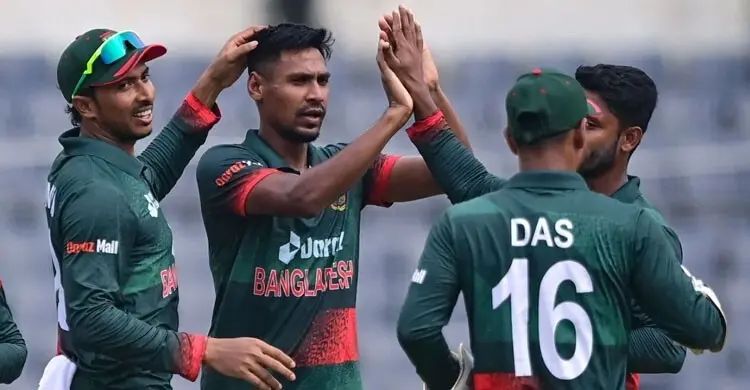 নিউজিল্যান্ডের প্রথম উইকেট তুলে নিলেন মোস্তাফিজ