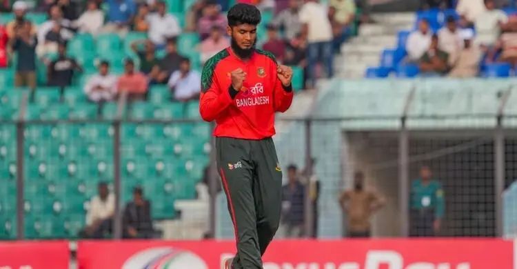 একের পর এক উইকেট, রিশাদের সামনে অসহায় নিউজিল্যান্ড