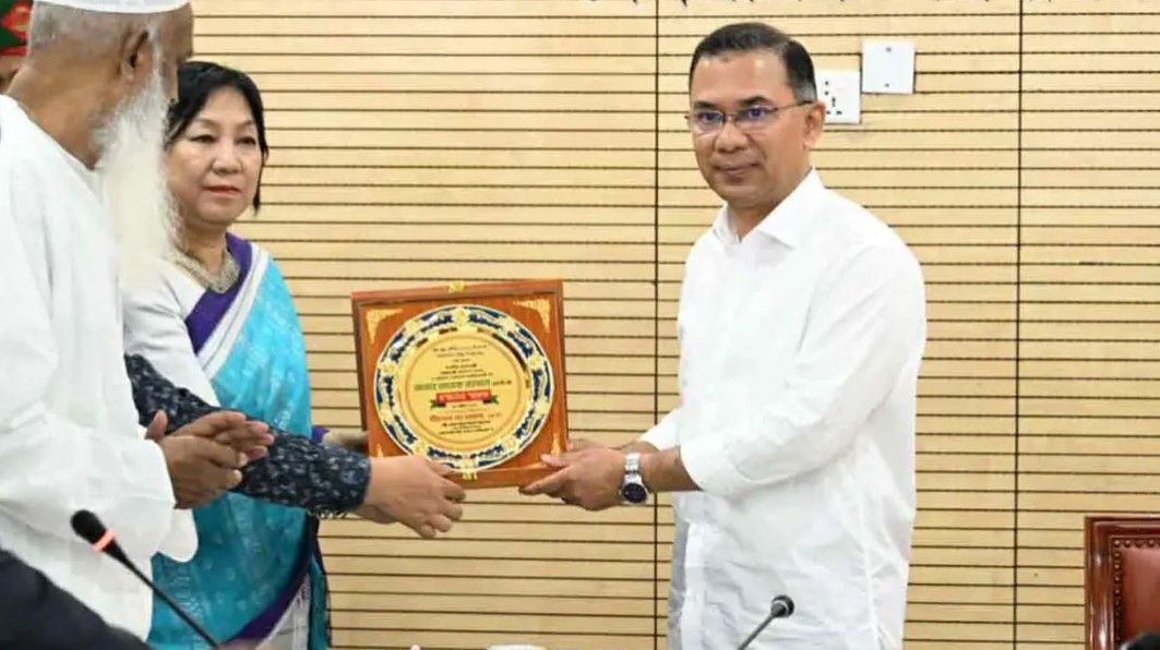 বৌদ্ধ পূর্ণিমায় প্রধানমন্ত্রীর সঙ্গে শুভেচ্ছা বিনিময়