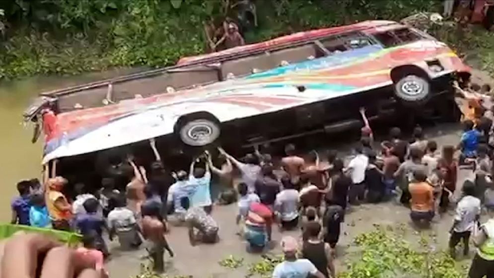 কুষ্টিয়ায় বাস–ট্রাক সংঘর্ষে প্রাণ গেল ৫ জনের