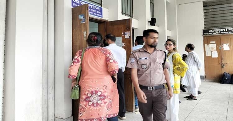 পুলিশ হেফাজতে থাকা আসামির কথা বলা ও প্রচার না করার নির্দেশ আদালতের