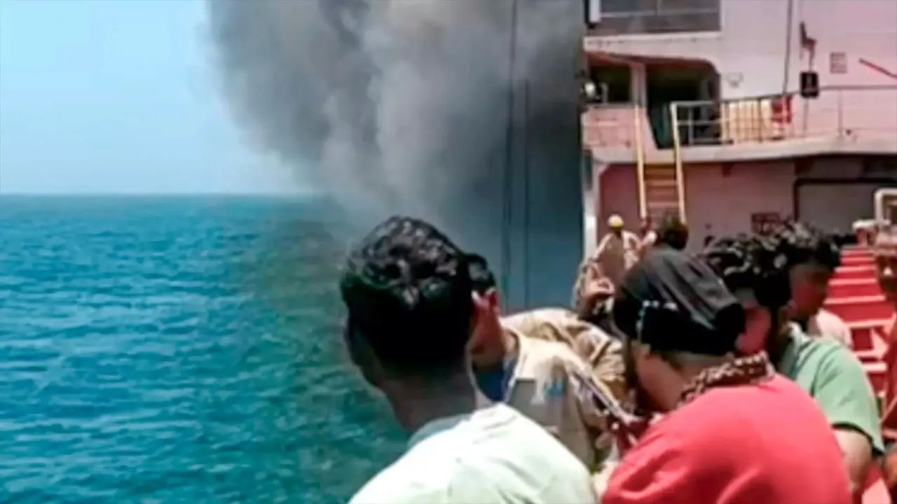 হরমুজ প্রণালীতে ট্যাংকারে মার্কিন হামলা, প্রাণ গেল তিন ভারতীয় নাবিকের