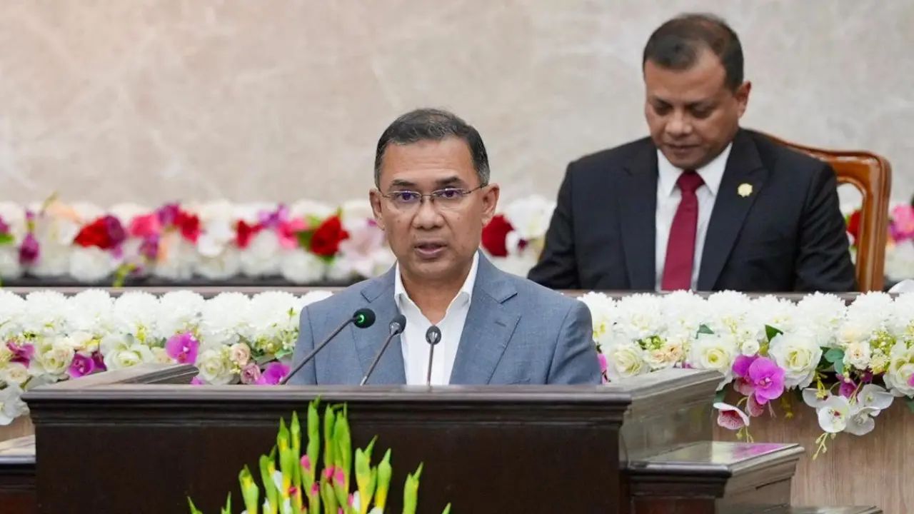 নিরাপত্তার ঘেরাটোপ যেন সরকারপ্রধানকে জনগণ থেকে দূরে ঠেলে না দেয়